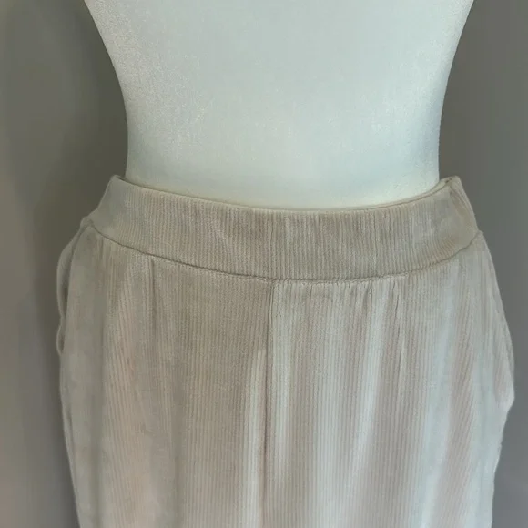 NWT Vuori Haven Pants Ribbed Wideleg Lightweight Soft Suede Women’s Size M Cream - Picture 10 of 15